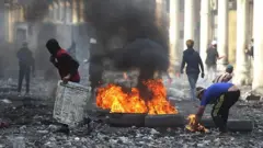 کنسولگری ایران در نجف در آتش اعتراض سوخت