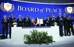 Prezident Trampning Tinchlik Kengashi xartiyasini imzolash marosimida 19 davlatning yetakchilari va vakillari, jumladan O‘zbekiston Prezidenti Shavkat Mirziyoyev ham, ishtirok etdi.