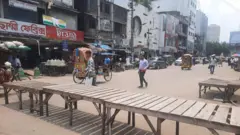 আওয়ামী লীগের কেন্দ্রীয় কার্যালয়ের সামনের সড়ক বন্ধ রাখা হয়