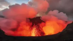 Cratera do vulcão Yasur em erupção, na ilha de Tanna em Vanuatu, no Pacífico Sul