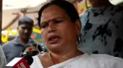 बीबीसी के माइक पर बोलती हुईं प्रशांत किशोर की जन सुराज पार्टी की गोपालगंज की भोरे विधानसभा सीट से प्रत्याशी प्रीति किन्नर