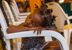 Little girl dey sleep