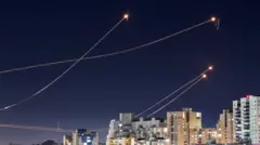اعتراض القبة الحديدية لصواريخ اطلقت من غزة خلال الحرب 