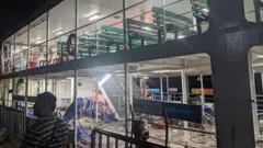 ပေါက်ကွဲမှုဖြစ်တဲ့ ပန်းဆိုးတန်း ဒလ ကူးတို့သင်္ဘော ချယ်ရီ ( ၂ )