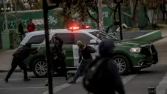 شارك الطلاب في اشتبكات عنيفة مع الشرطة في العاصمة سانتياغو