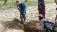 شخصان يحفران