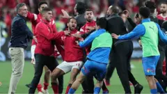 شجار عنيف بين الأهلي والزمالك في كأس السوبر