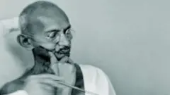 సర్దార్ వల్లభాయ్ పటేల్‌తో మహాత్మా గాంధీ