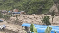 अविरल वर्षाको कारण बाह्रबिसे नगरपालिकाको जम्बुका ठाडो खोलामा आएको बाढीले केही घर बगाएको छ भने पहिरोमा परेर दुई जनाको मृत्यु भएको छ
