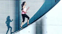 mujer corriendo