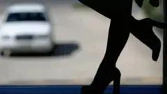 Мижоз кутаётган фоҳиша