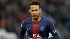 Neymar Junior umukinnyi uhenze kurusha abandi ku isi biravugwa ko ashaka gusubira muri Barca