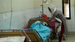 বাংলাদেশের হাসপাতালগুলোয় পর্যাপ্ত শয্যা ও আইসিইউর অভাব রয়েছে