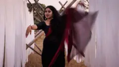 অভিনেতা ও নৃত্যশিল্পী আনুমল বলছেন, তার কেরিয়ার গড়তে তাকে পরিবারের সাথে লড়তে হয়েছে।