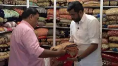 மணப்பெண்களுக்கு திருமண ஆடைகள் இலவசம் - கேரளாவில் ஆடை வங்கி நடத்தி வரும் நசீர் தூத்தா