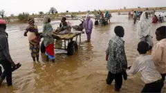 On craint de nouvelles inondations, car la saison des pluies devrait durer jusqu'en octobre.