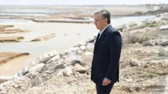 Президент Шавкат Мирзиёев Сардоба сув омборида