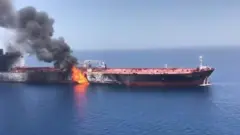 တိုက်ခိုက်ခံခဲ့ရတဲ့ ရေနံတင် သင်္ဘောတစင်းကို အမေရိကန်ရေတပ်ပြသ