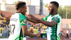 Ndị bọọlụ Super Eagles nke Naijiria na-enwe aṅụrị dịka ha na-emeri mba Sudan