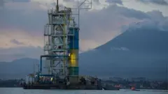 Ahacukurwa gaz méthane mu kiyaga cya Kivu ku ruhande rw'u Rwanda, hitegeye ikirunga cya Nyiragongo ku ruhande rwa Repubulika ya Demokarasi ya Kongo