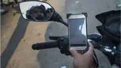 অনেক চালকই অ্যাপে যেতে চান না।
