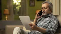 தவறுதலாக வேறொருவர் கணக்குக்கு பணம் அனுப்பிவிட்டால் திரும்பப் பெறுவது எப்படி?