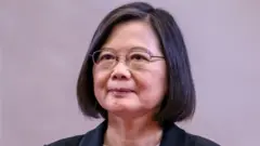 Tsai Ing-wen posed for a picture in Nov 2021 at an event about nomination of Taiwan's representative for the APEC conference