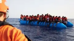 ਸ਼ਰਣਾਰਥੀਆਂ ਦਾ ਜਹਾਜ਼