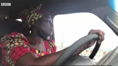 Nwaanyị na-akwọ ụgbọala ọha