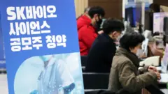 9일 서울 중구 NH투자증권 명동점에서 투자자들이 투자 상담을 받고 있다