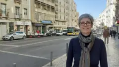 País convive com onda de pessoas que deixam o Brasil para gozar seus anos de aposentadoria em território português — ou que chegam ali faltando poucos anos para se aposentar.