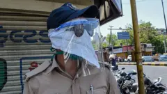 પોલીસ