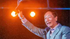 郭台銘參選時強調自己是有50年實務經驗的企業家，「放眼台灣政壇，捨我其誰」。