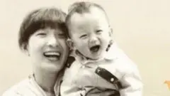Li Jingzhi y su hijo Mao Yin (Jia Jia)