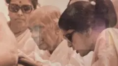 কাজী নজরুল ইসলামকে প্লেনে তোলা হচ্ছে