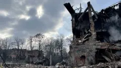 Развалины обувной фабрики в Днепре после российского авиаудара