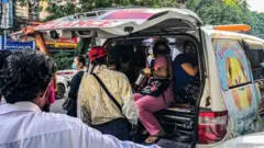 ပရဟိတအသင်းတွေရဲ့ အကူအညီနဲ့ အိမ်ပြန်ခဲ့ကြရတဲ့ ရန်ကုန်မြို့ခံတွေ