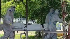 အလောင်းသယ်လာစဥ်