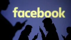 Astaanta Facebook iyo dad taleefanna isticmaalaya