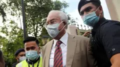 نجیب رزاق، نخست‌وزیر سابق مالزی می‌گوید بیگناه است