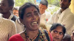 लक्ष्मीबाई टोम्पे यांनी दवाखान्याच्या प्रवेशद्वाराशेजारी टाहो फोडला होता.