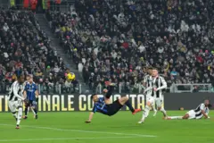 مهدی طارمی در مسابقه با یوونتوس در لیگ ایتالیا