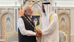ஐக்கிய அரபு அமீரகம் தனது உயரிய சிவிலியன் விருதான ஆர்டர் ஆஃப் ஜாயித்தை நரேந்திர மோதிக்கு வழங்கியது