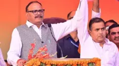 యూపీ ఉప ముఖ్యమంత్రి బ్రజేశ్ పాఠక్‌తో రామ్‌వీర్ సింగ్
