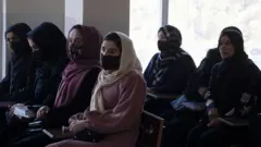 አፍጋኒስታውያን ሴት ተማሪዎች 