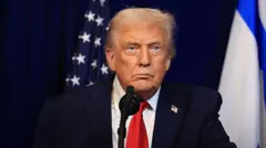 अमेरिका के राष्ट्रपति डोनाल्ड ट्रंप ने ईरान की सरकार को चेतावनी दी है