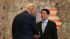 Tổng thống Mỹ Donald Trump trò chuyện với Chủ tịch nước Việt Nam Lương Cường tại tiệc tối ở khách sạn Hilton Gyeongju ở Gyeongju, Hàn Quốc vào ngày 29/10/2025