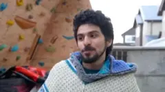 తిమింగలం నుంచి సురక్షితంగా తప్పించుకున్న అడ్రియన్