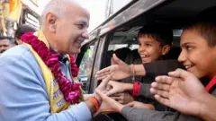 દિલ્હીમાં શિક્ષણની પરિસ્થિતિ કેવી છે, કેજરીવાલના સમયમાં દિલ્હીનું શિક્ષણ, અરવિંદ કેજરીવાલ, આતિશી, મનીષ સિસોદિયા, આમ આદમી પાર્ટી, દિલ્હીની સરકારી અને ખાનગી સ્કૂલો, નવી દિલ્હી, બીબીસી ગુજરાતી, બીબીસી ગુજરાતી ન્યૂઝ