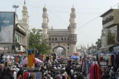 বিখ্যাত চারমিনার ও সংলগ্ন বাজার এলাকা